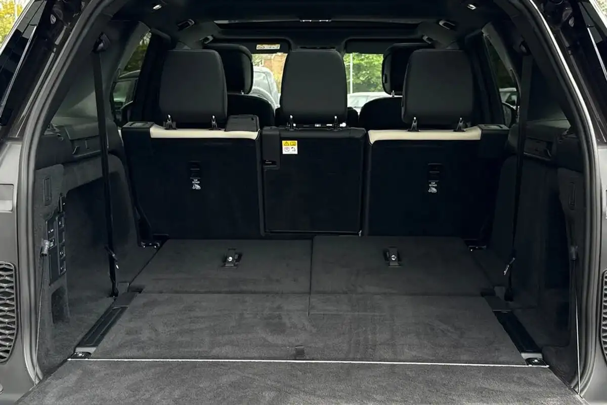 2023-land-rover-discovery-30-d300-dynamic-hse-big-10