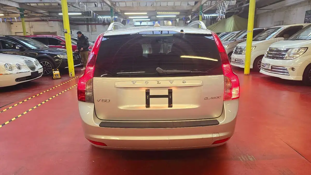 2012-volvo-v50-big-23