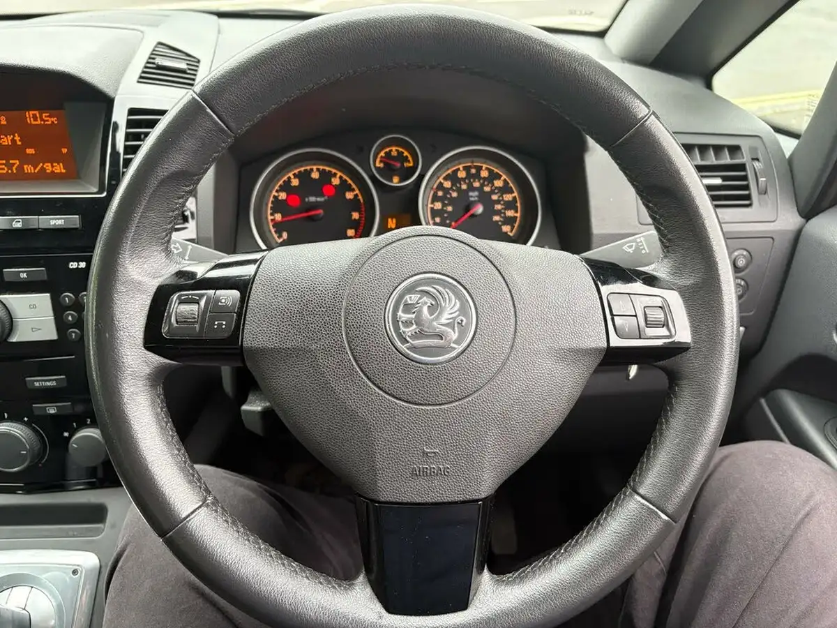 2011-vauxhall-zafira-18-design-easytronic-big-16