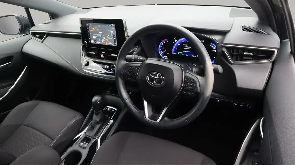 2022-toyota-corolla-18-vvt-i-icon-tech-trk-hatchback-5d-big-9