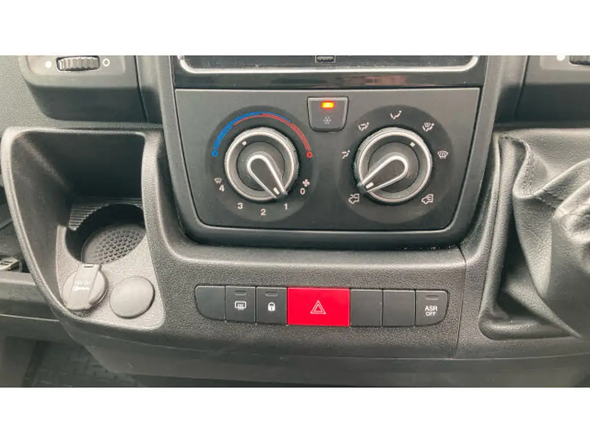 2023-peugeot-boxer-22-bluehdi-professional-premium-335-l3h2-panel-big-41