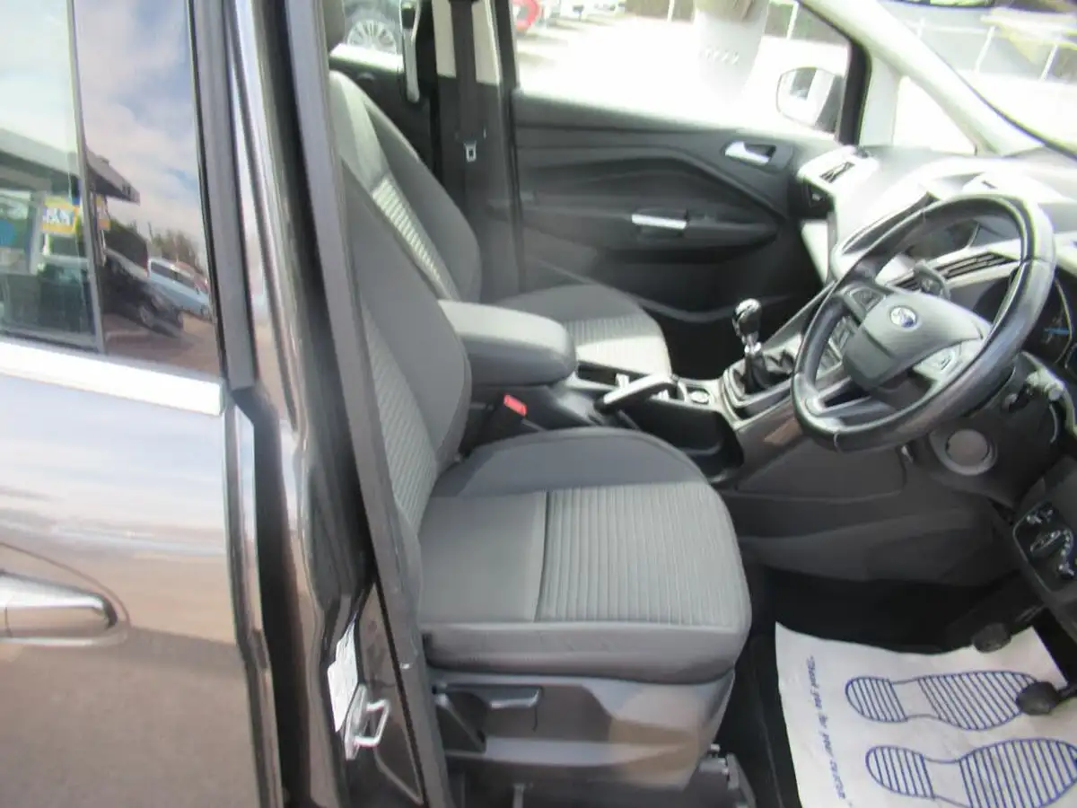 2016-ford-grand-c-max-15tdci-titanium-big-9