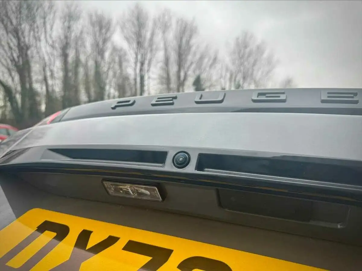 2024-peugeot-2008-suv-12-puretech-gt-130ps-eat8-big-14