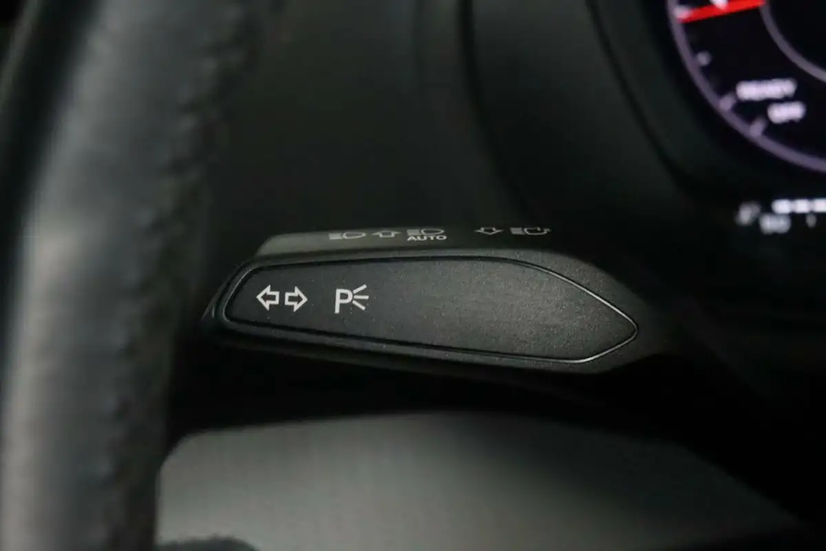 2021-audi-q2-10-30-tfsi-sport-big-21