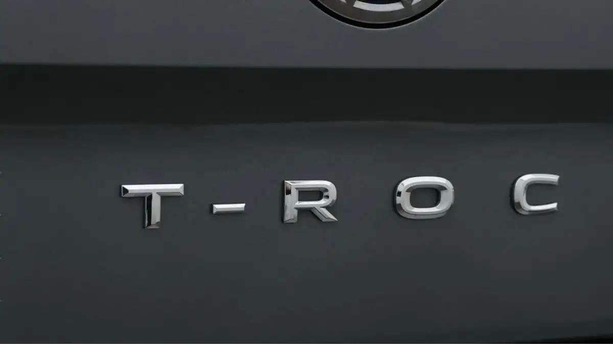 2019-volkswagen-t-roc-15-tsi-design-dsg-big-21