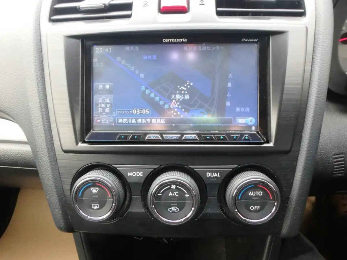 2012-subaru-xv-big-16