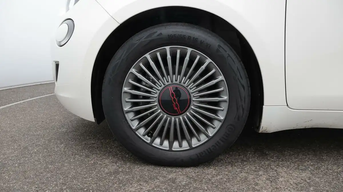 2021-fiat-500-e-red-117bhp-big-18