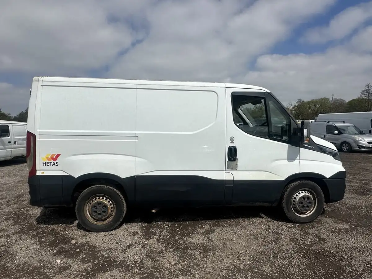2015-iveco-daily-s-class-23td-35s13v-3000-h1-panel-big-5