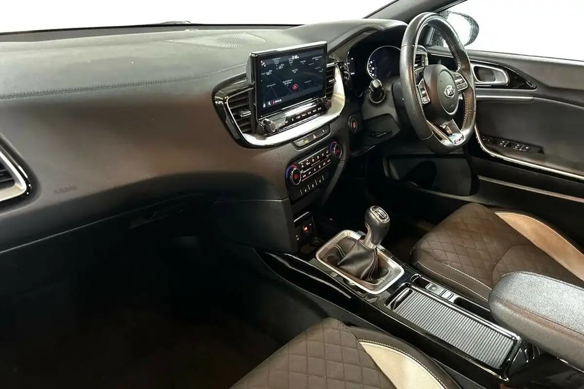 2021-kia-pro-ceed-15-t-gdi-gt-line-big-5