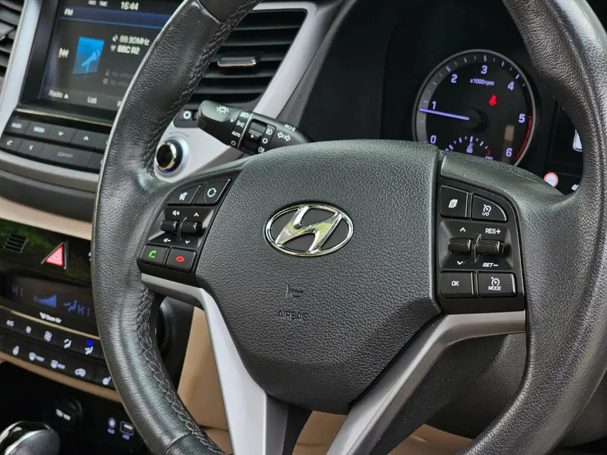 2016-hyundai-tucson-20crdi-premium-se-136ps-auto-big-26