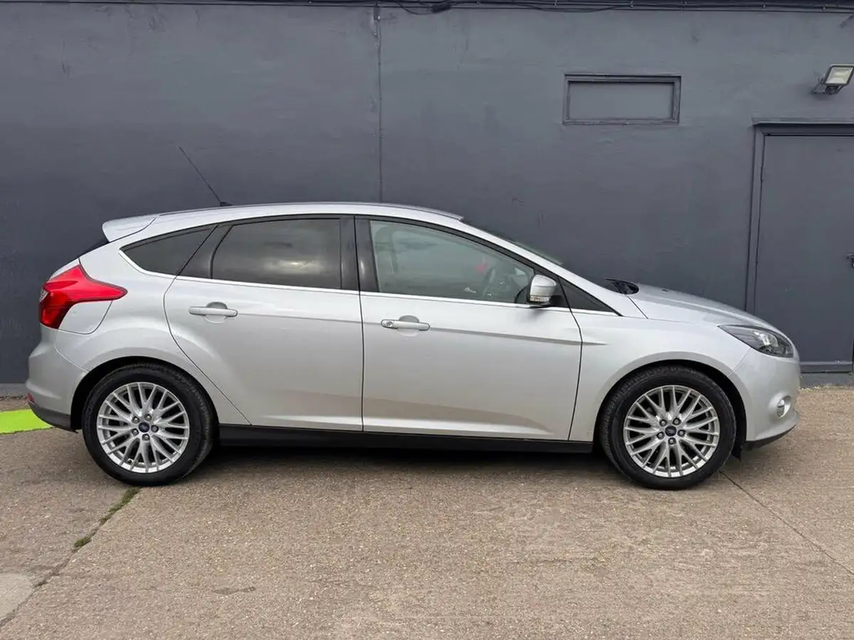 2014-ford-focus-10-zetec-scti-100ps-hatchback-big-12