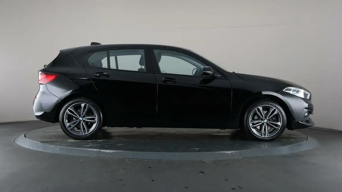 2020-bmw-1-series-15td-116d-sport-big-52