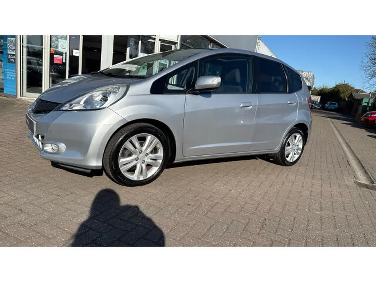 2014-honda-jazz-14-ex-big-13