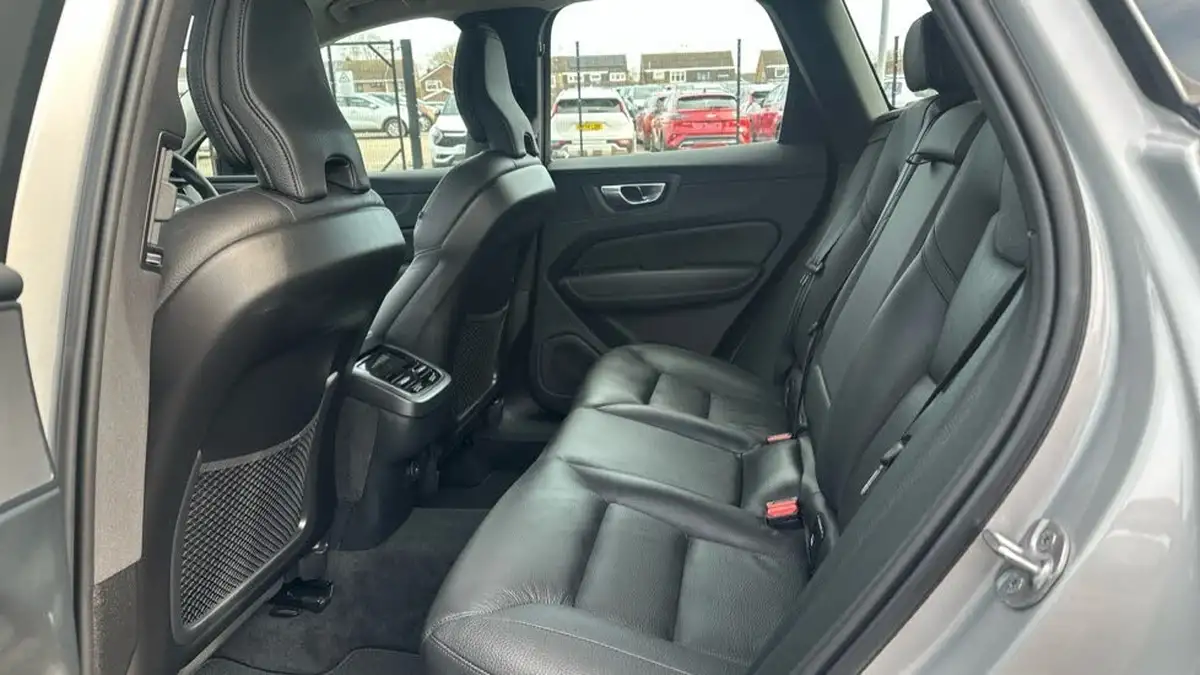2023-volvo-xc60-20td-b4-plus-big-9