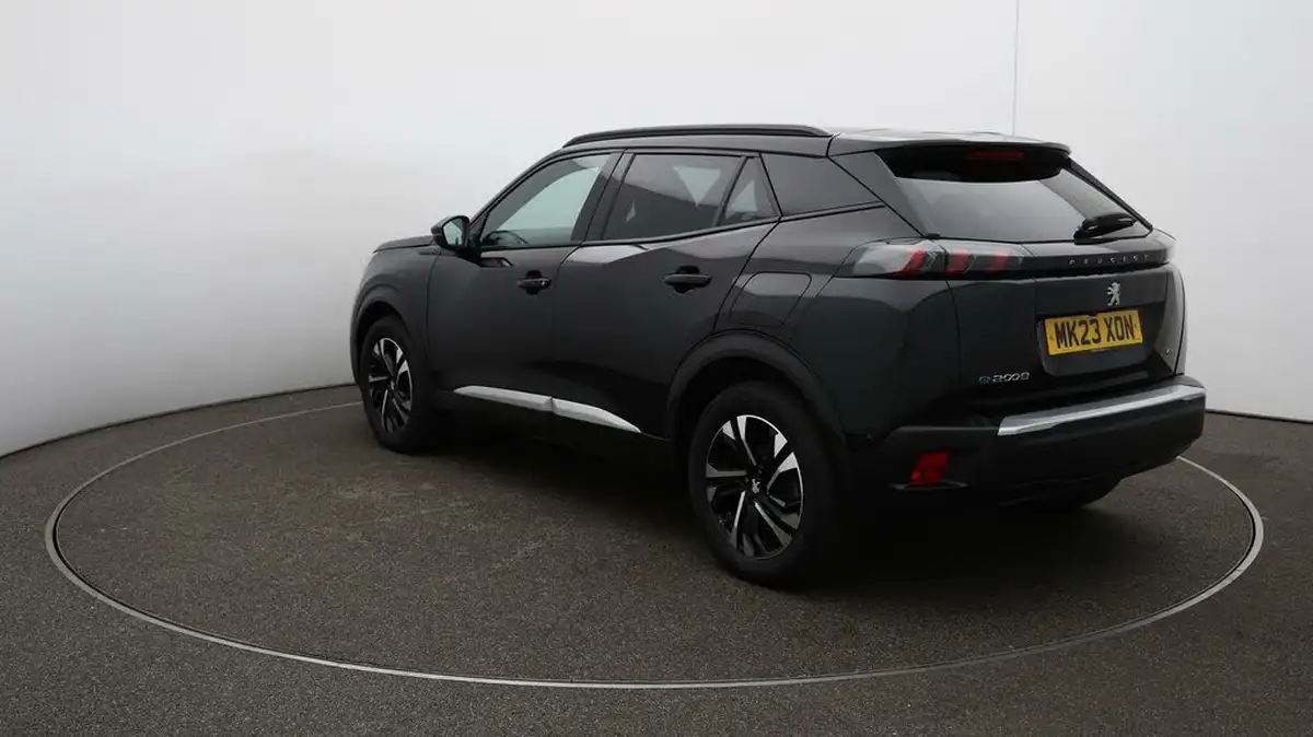 2023-peugeot-2008-suv-e-gt-136bhp-50kwh-station-wagon-big-36