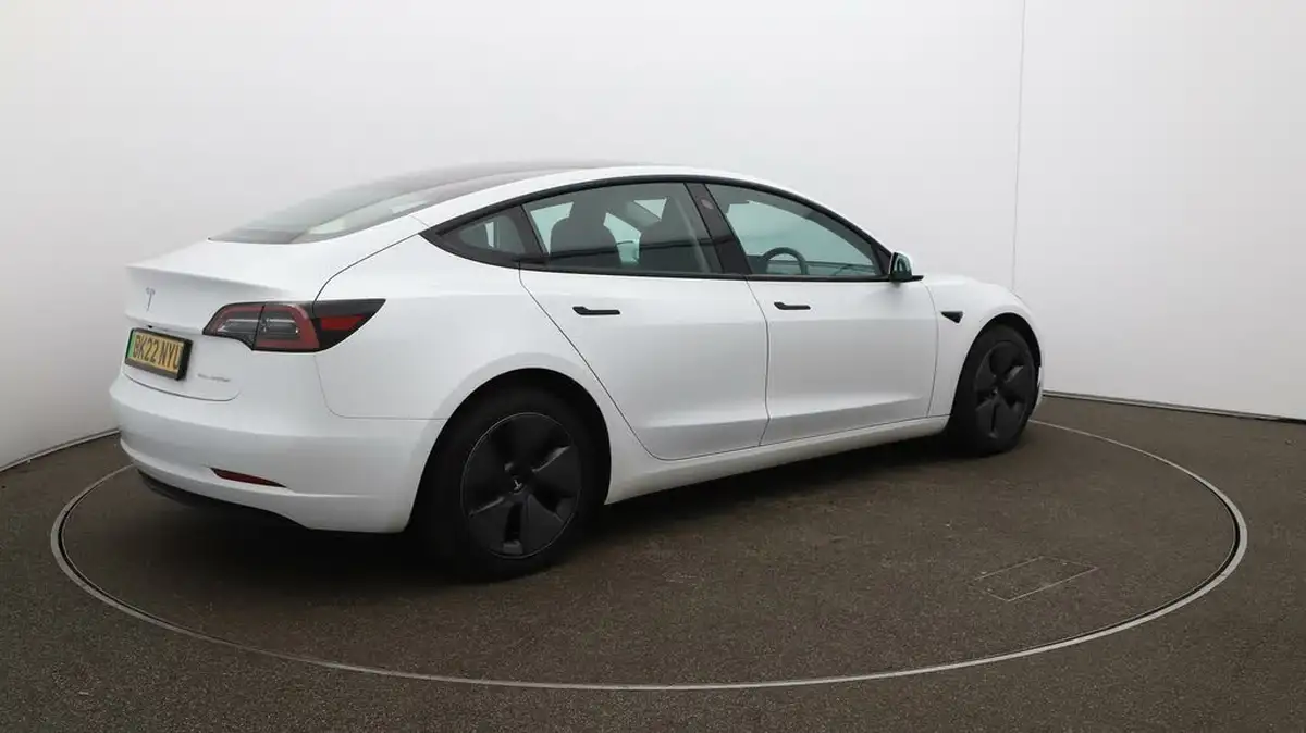 2022-tesla-model-3-e-long-range-big-45