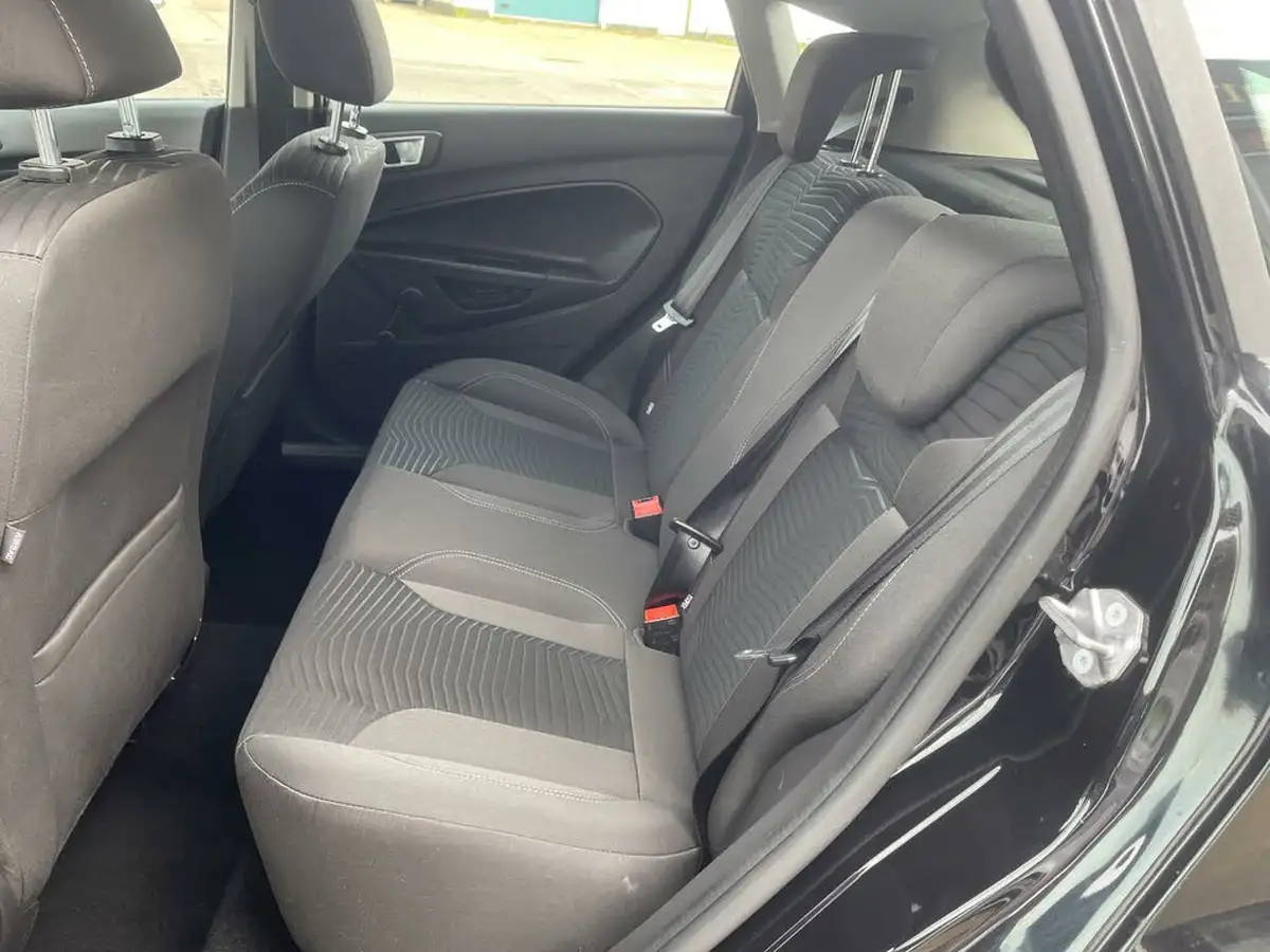 2015-ford-fiesta-10t-zetec-100ps-ecoboost-ss-5d-big-10
