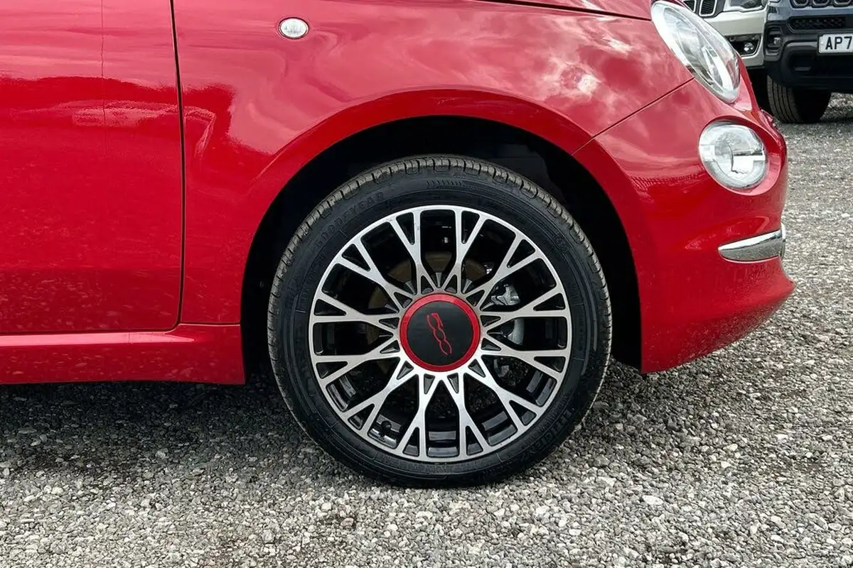 2023-fiat-500c-10-red-big-15