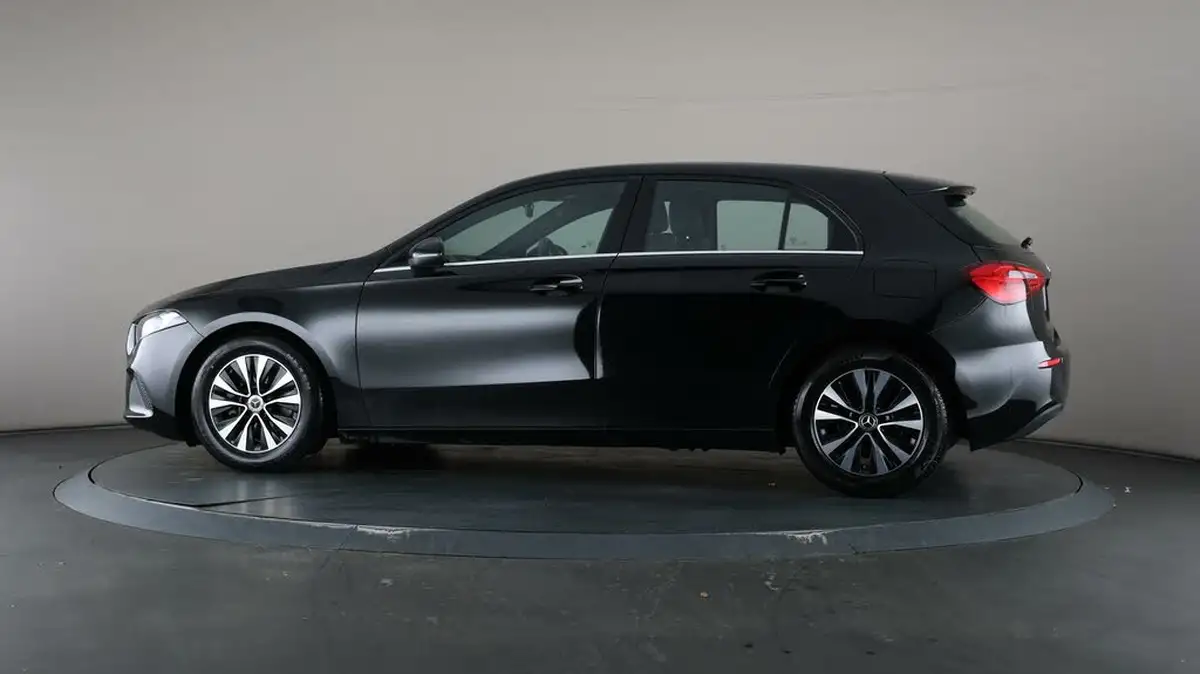 2021-mercedes-benz-a-class-13-a180-se-7g-dct-big-28