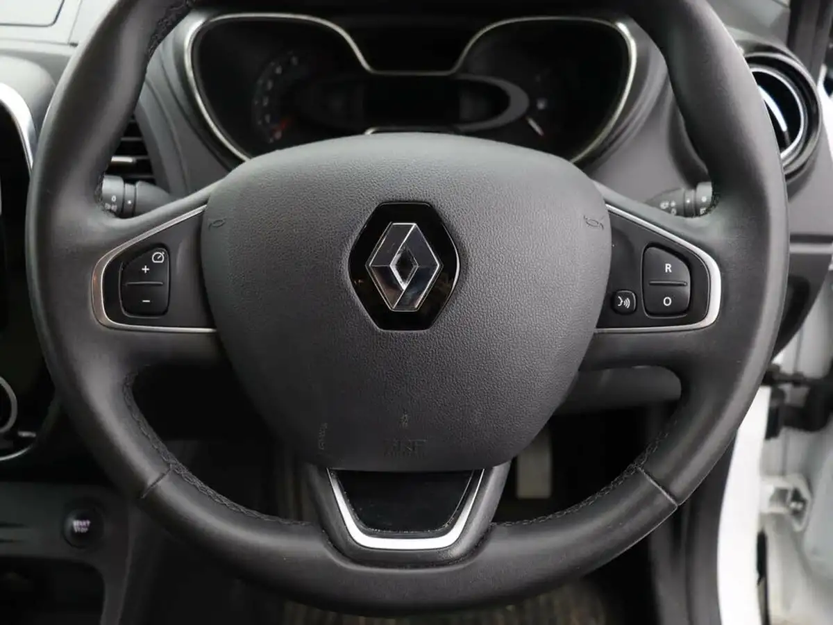 2019-renault-captur-09-tce-iconic-big-26