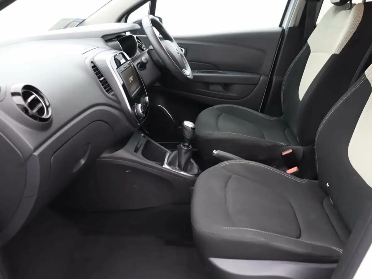 2019-renault-captur-09-tce-iconic-big-8