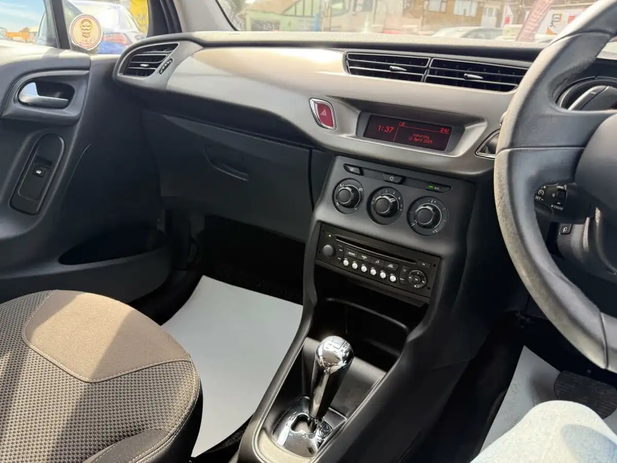 2014-citroen-c3-12-e-vti-vtr-big-37