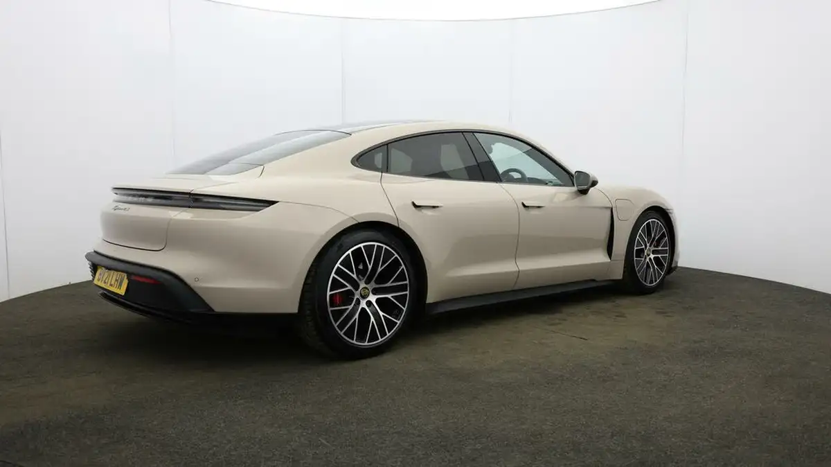 2021-porsche-taycan-e-4s-571ps-performance-battery-plus-big-54