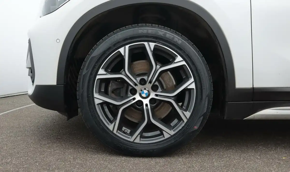 2021-bmw-x1-20-sdrive20i-xline-big-18