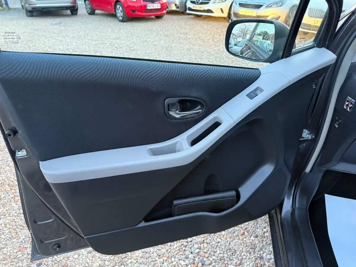 2009-toyota-yaris-133-t-spirit-5d-mmt-big-40