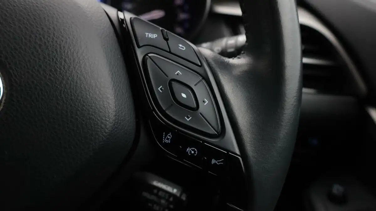 2020-toyota-c-hr-18-vvt-i-icon-big-26