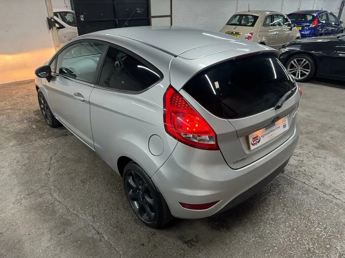 2009-ford-fiesta-125-zetec-3d-big-7