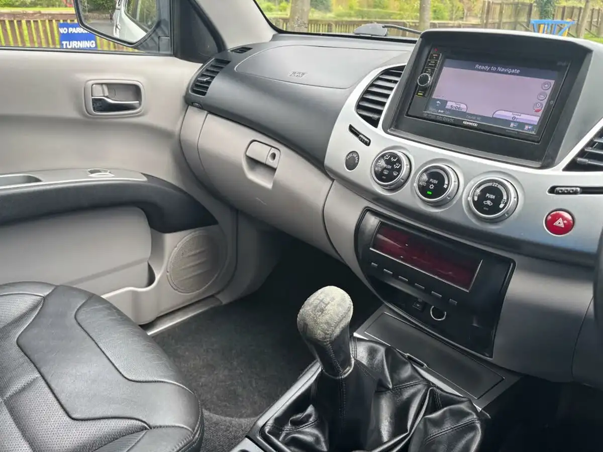 2013-mitsubishi-l200-25td-barbarian-big-16