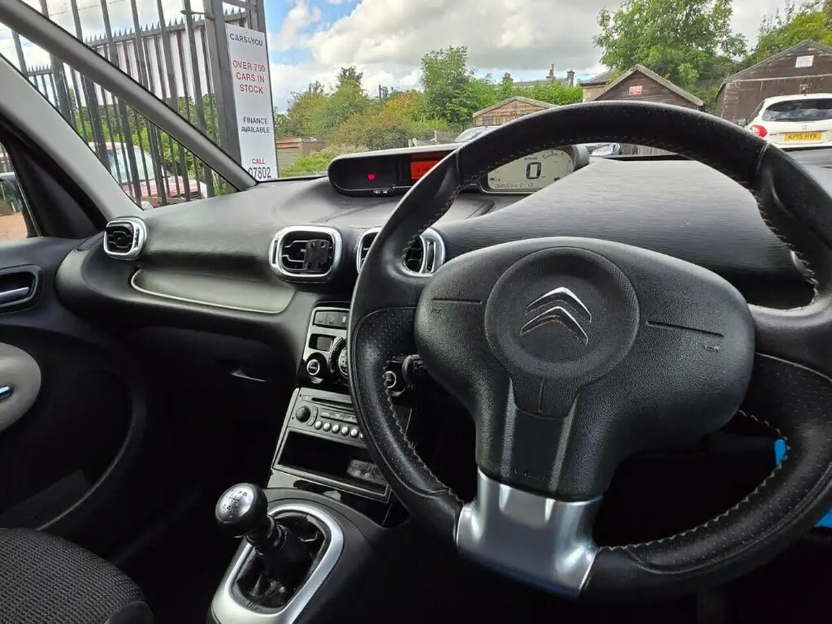 2014-citroen-c3-picasso-16hdi-exclusive-big-10