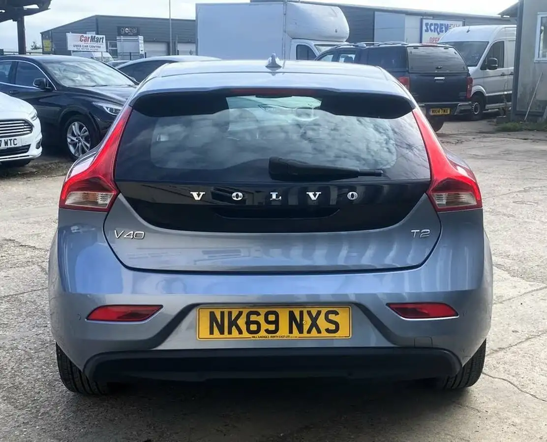 2019-volvo-v40-20-t2-momentum-edition-big-5