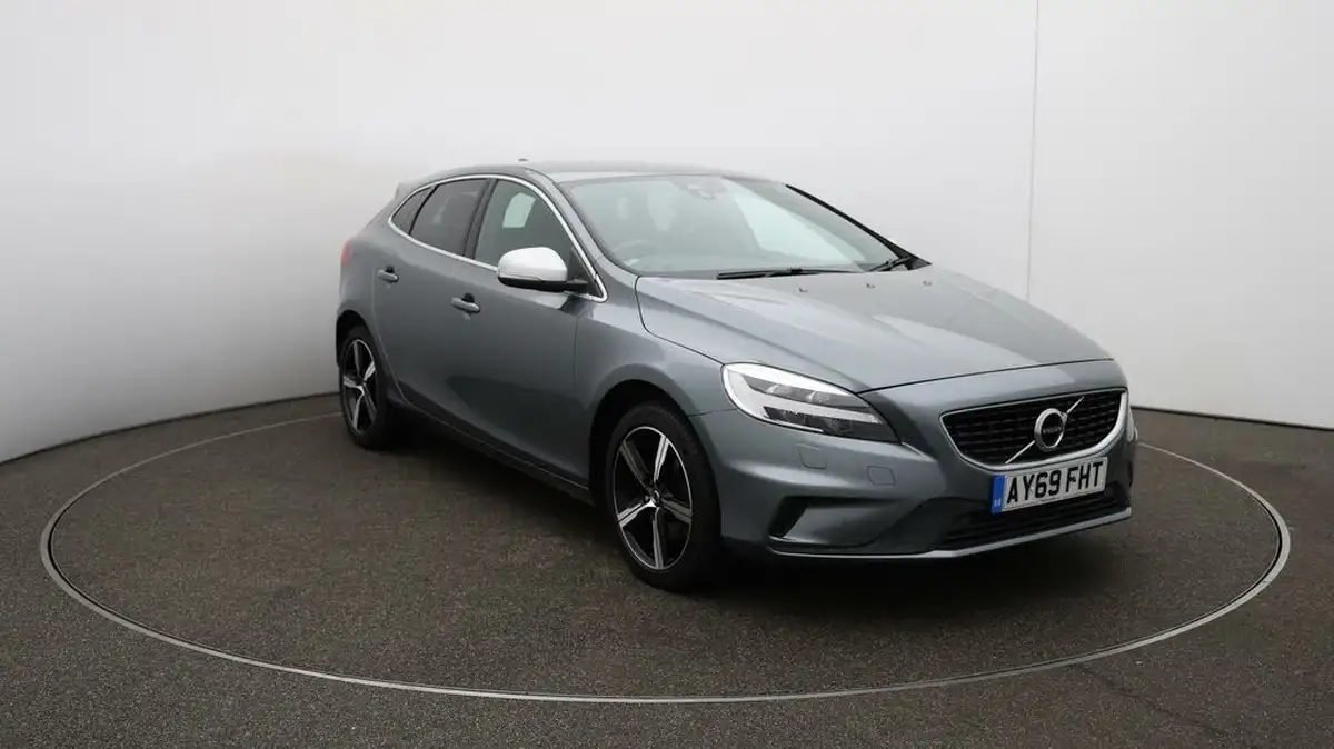 2019-volvo-v40-20-t3-r-design-edition-big-35