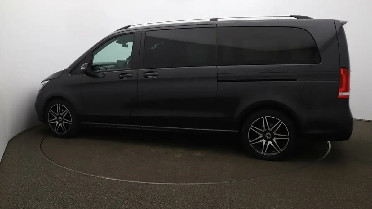 2020-mercedes-benz-v-class-20d-v300d-amg-line-extra-long-big-52