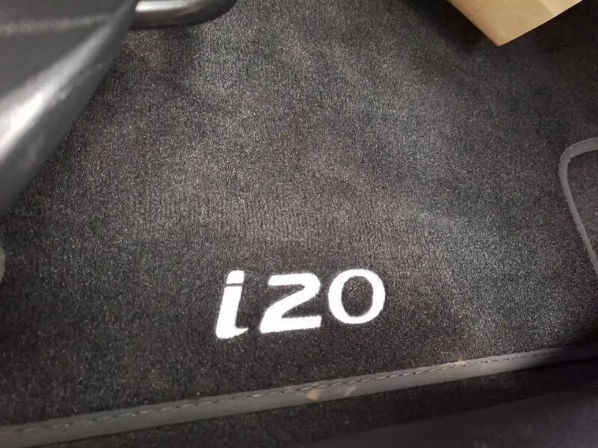 2025-hyundai-i20-10-t-gdi-premium-big-12