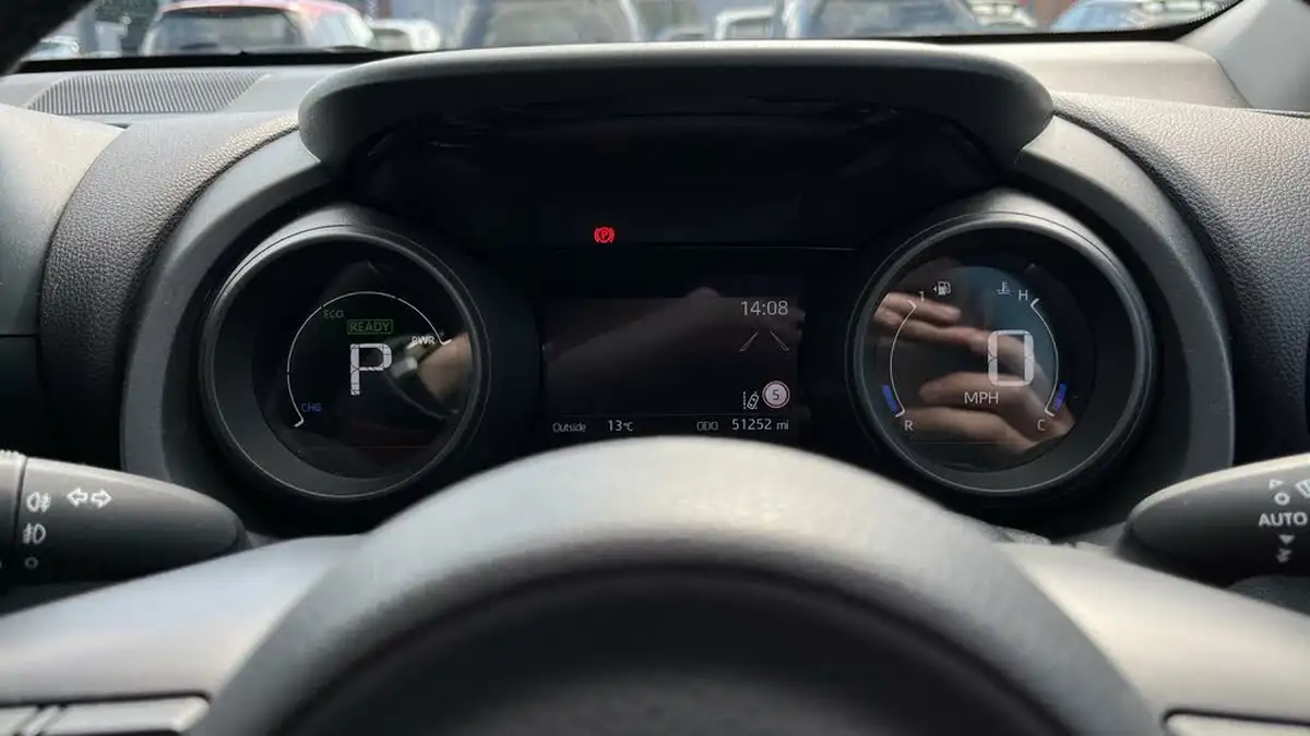 2021-toyota-yaris-15-vvt-i-design-big-8
