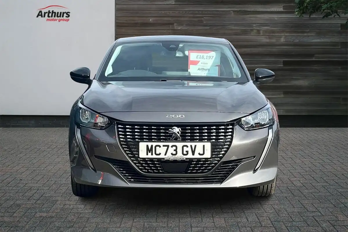 2023-peugeot-208-12-puretech-allure-premium-100ps-eat8-big-7