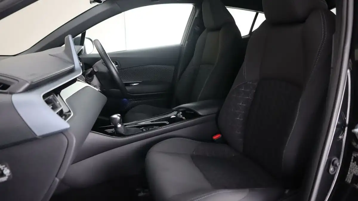 2021-toyota-c-hr-18-vvt-i-design-big-13