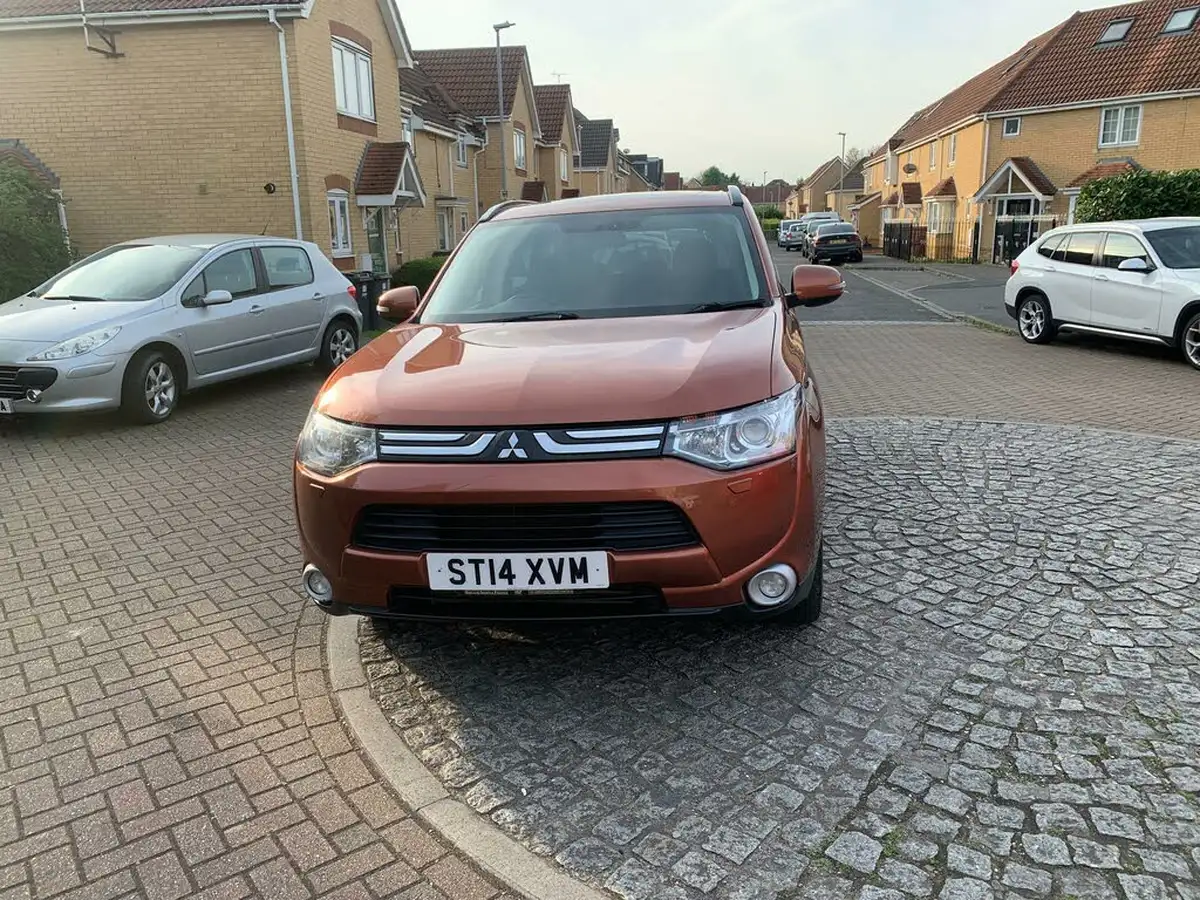 2014-mitsubishi-outlander-22di-d-gx4-big-8