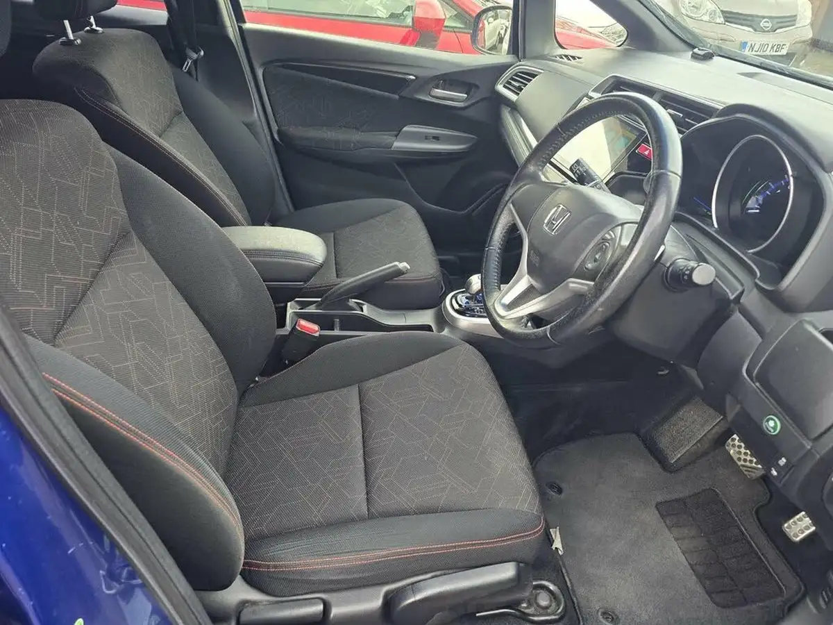 2013-honda-fit-18-hybrid-cruise-big-10