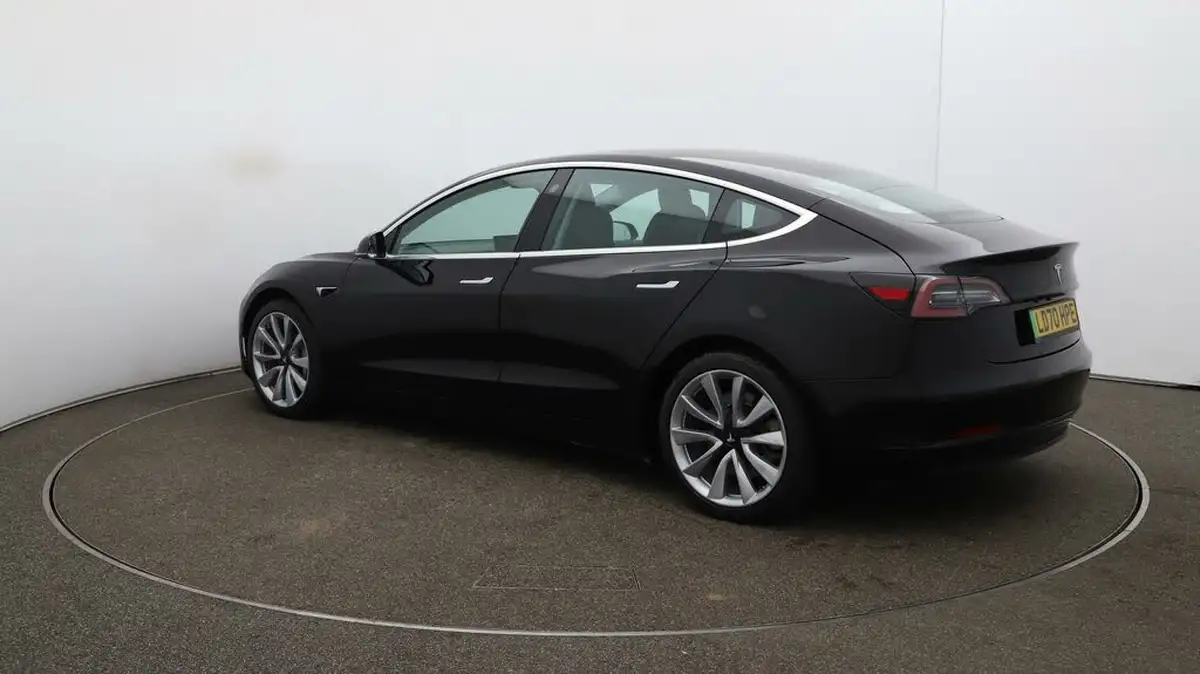 2020-tesla-model-3-e-long-range-big-28