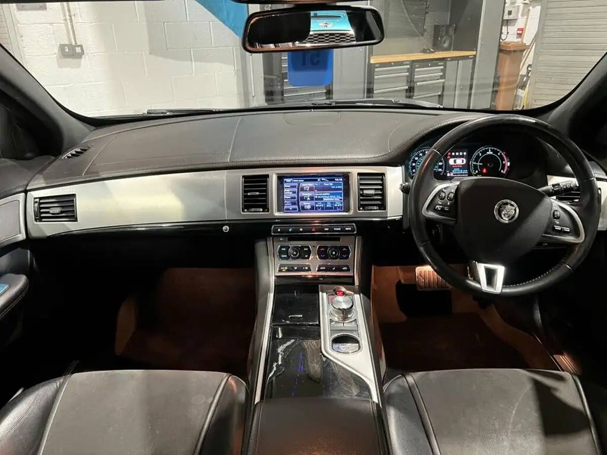 2013-jaguar-xf-22td-sport-200ps-ss-saloon-4d-auto-big-9