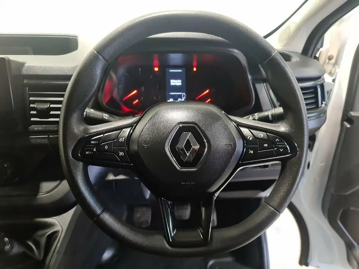 2022-renault-trafic-20dci-ll30-130-business-panel-big-17
