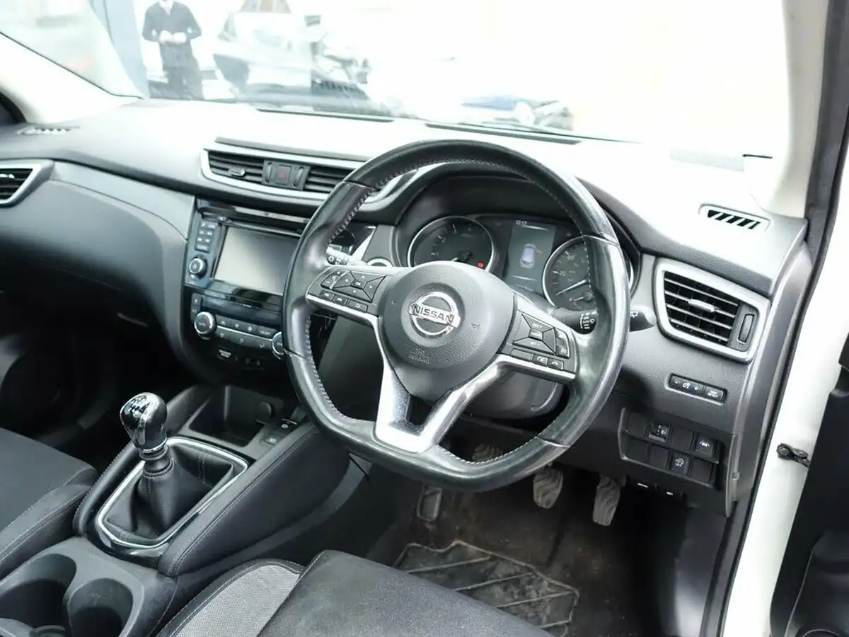 2017-nissan-qashqai-12-dig-t-n-connecta-big-9