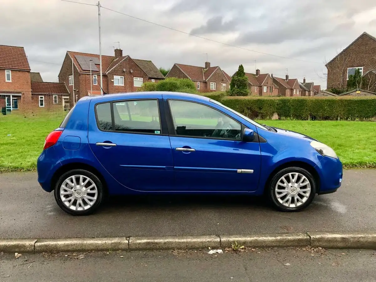2009-renault-clio-12-dynamique-16v-100-hatchback-5d-big-8