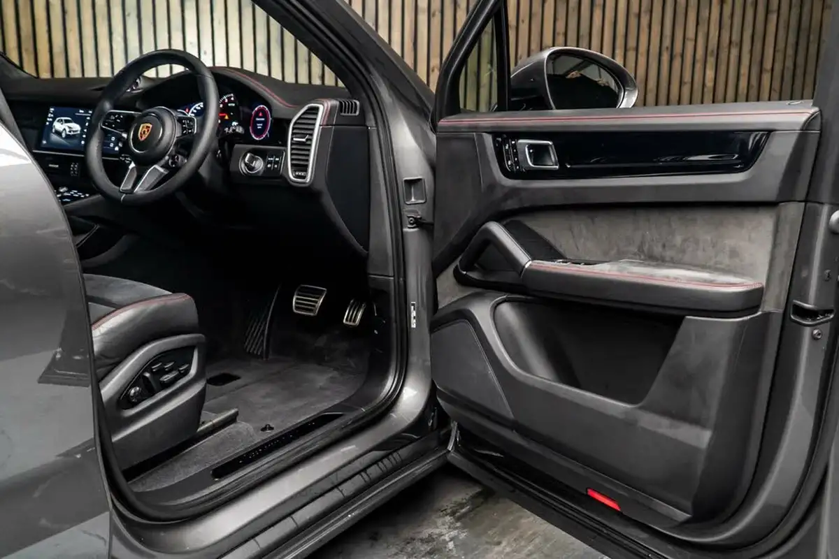 2023-porsche-cayenne-40-v8-gts-station-wagon-big-30