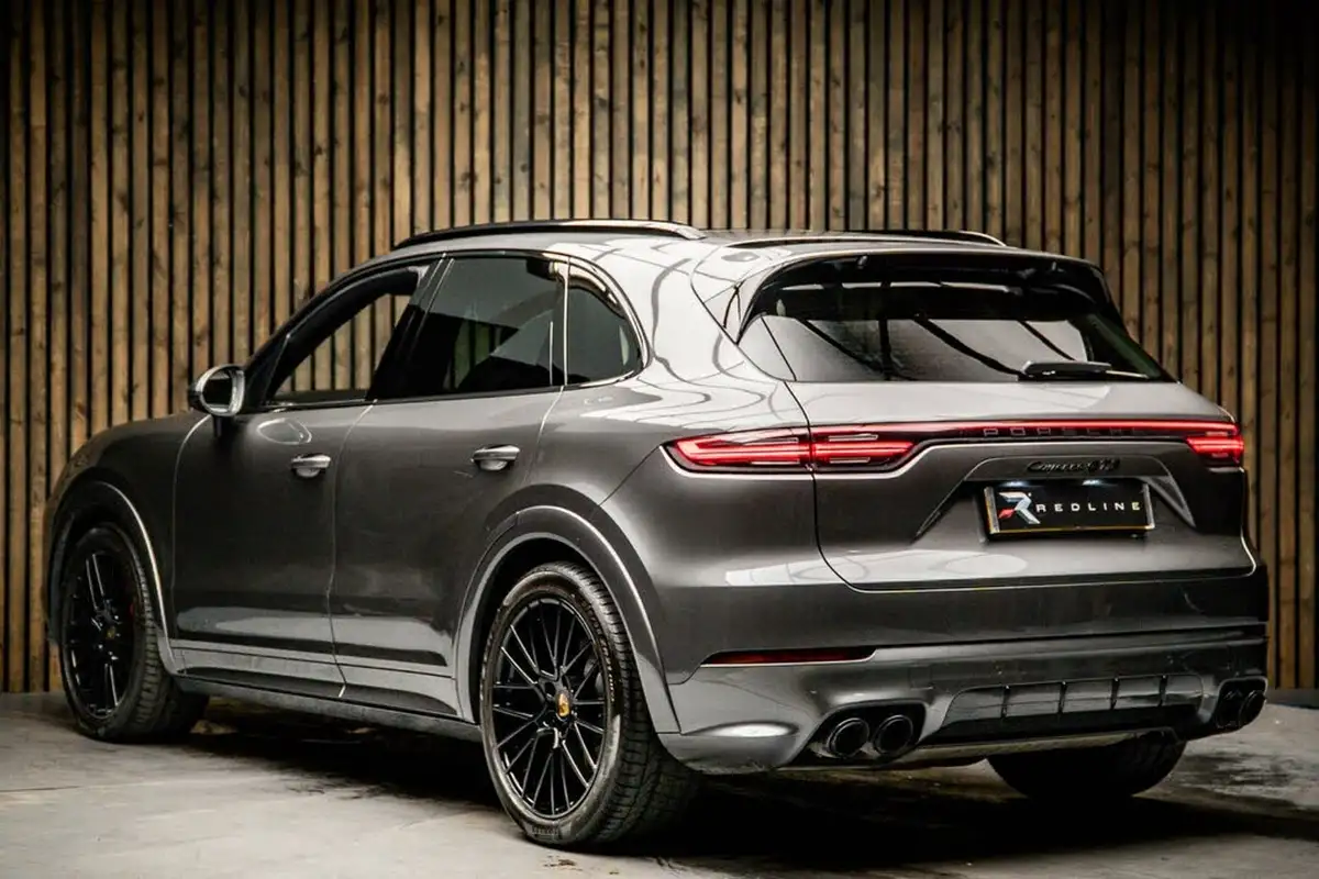 2023-porsche-cayenne-40-v8-gts-station-wagon-big-2