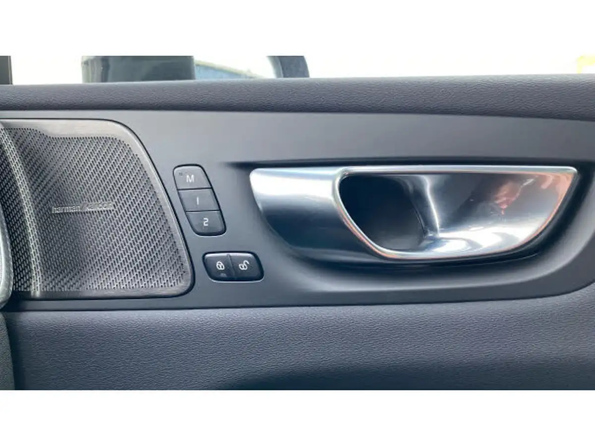 2024-volvo-xc60-20-b5-plus-big-14